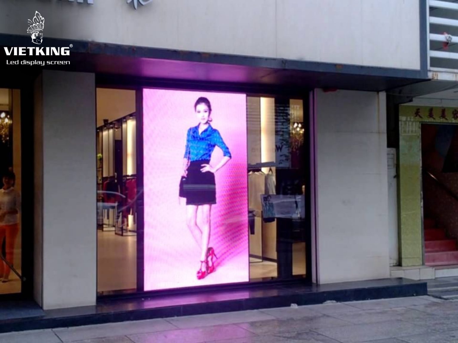 Màn hình shop thời trang sắc nét, độ bền cao